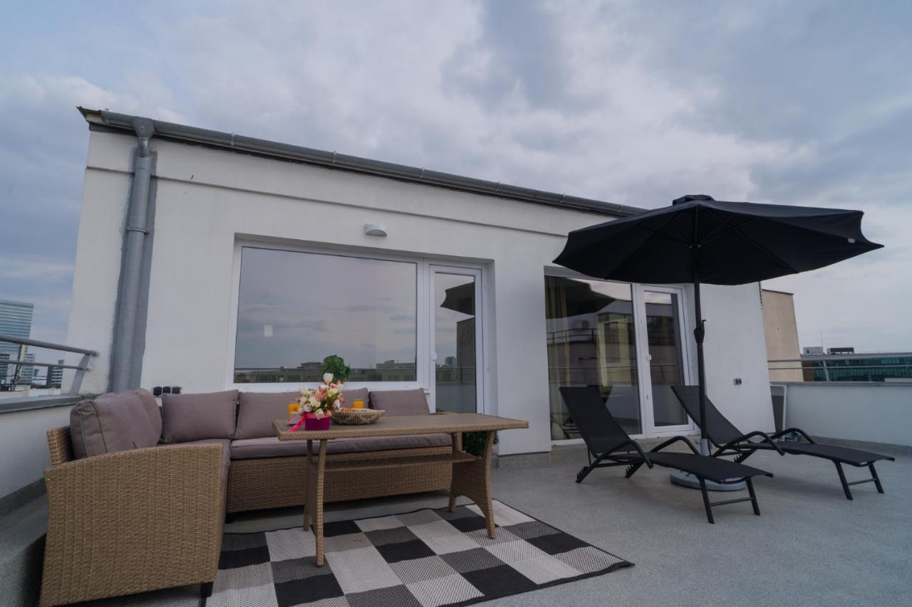 Penthouse With Huge Rooftop Terrace & City View 부쿠레슈티 외부 사진