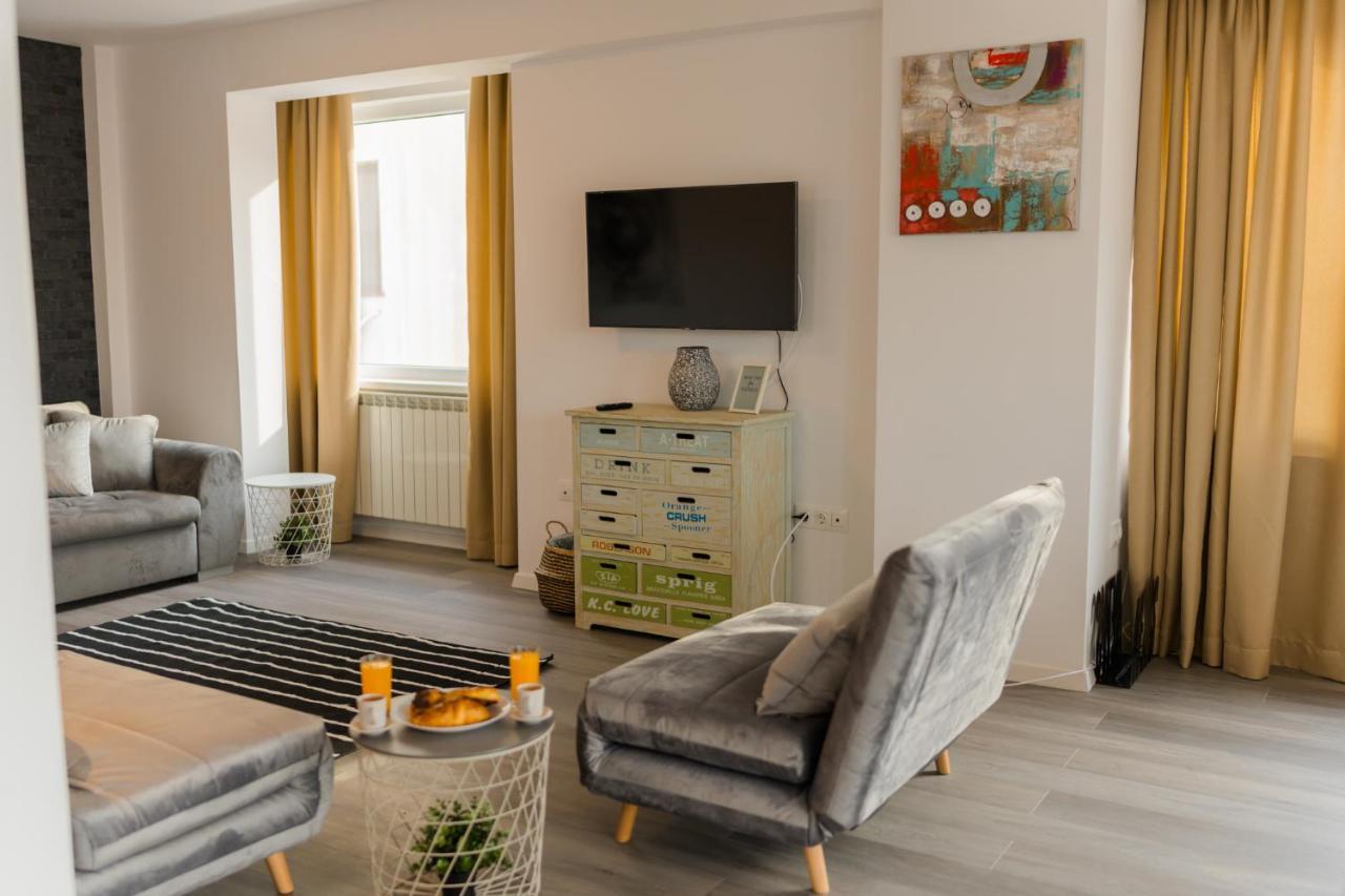 Penthouse With Huge Rooftop Terrace & City View 부쿠레슈티 외부 사진