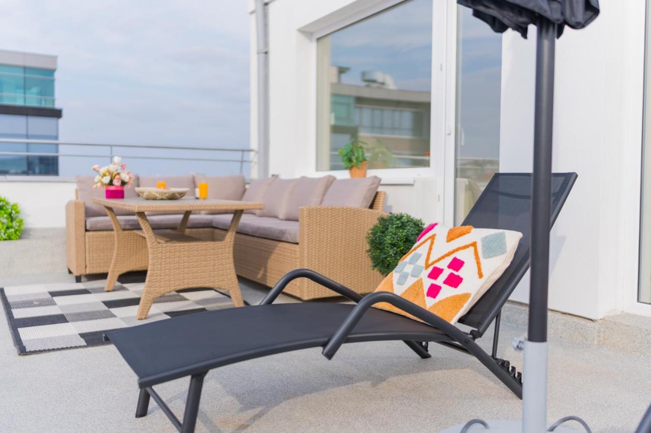 Penthouse With Huge Rooftop Terrace & City View 부쿠레슈티 외부 사진