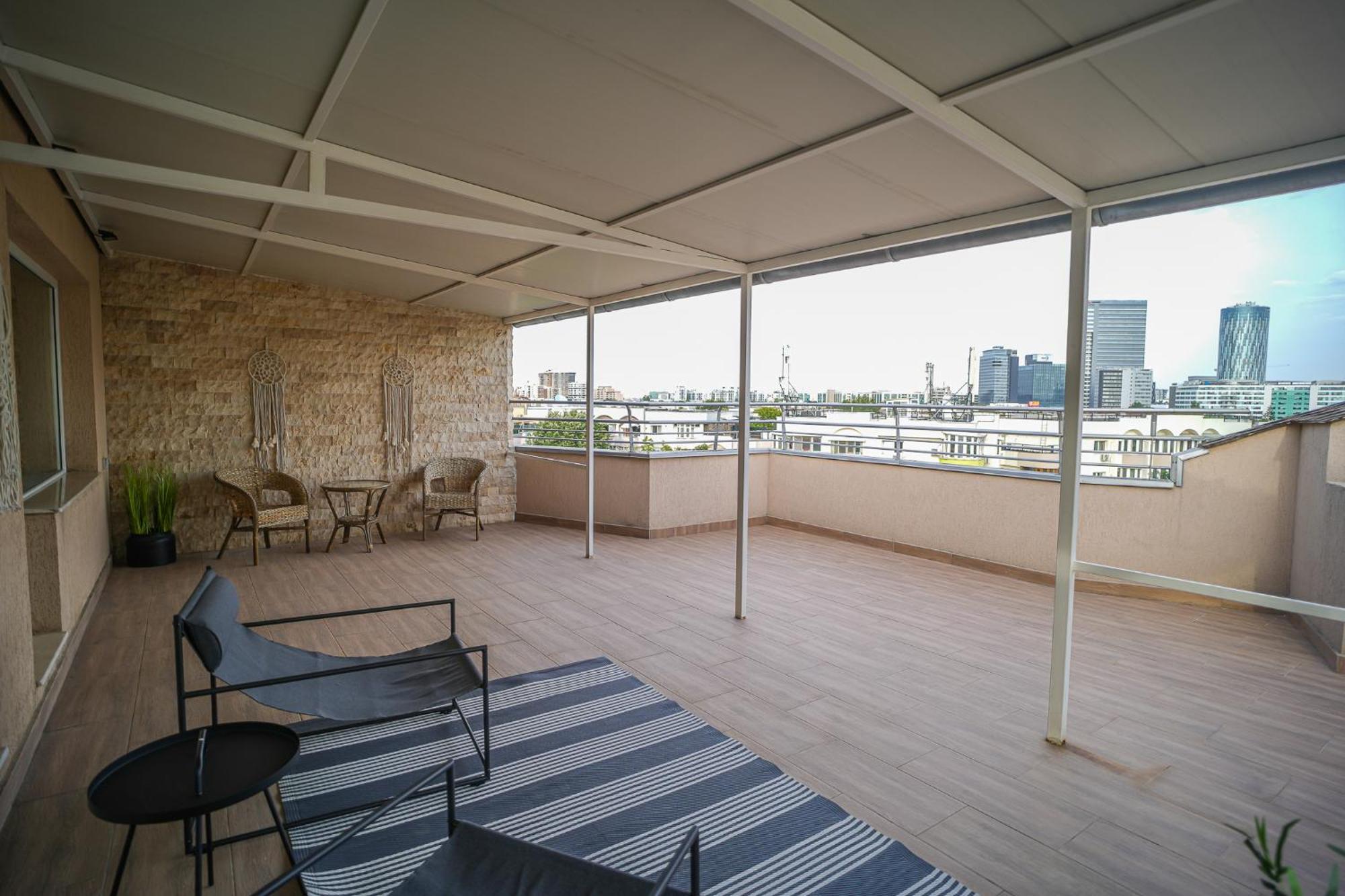Penthouse With Huge Rooftop Terrace & City View 부쿠레슈티 외부 사진