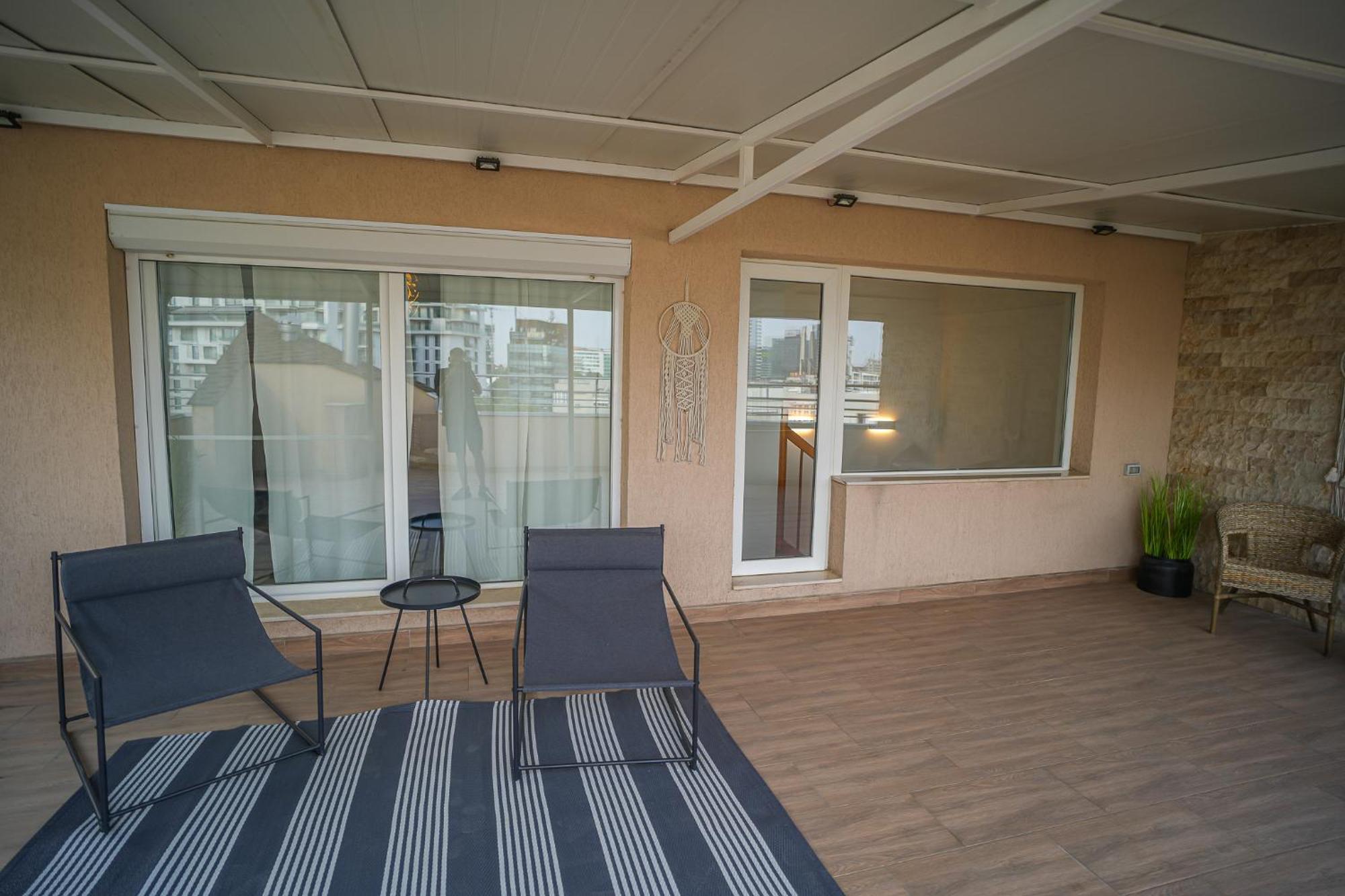 Penthouse With Huge Rooftop Terrace & City View 부쿠레슈티 외부 사진