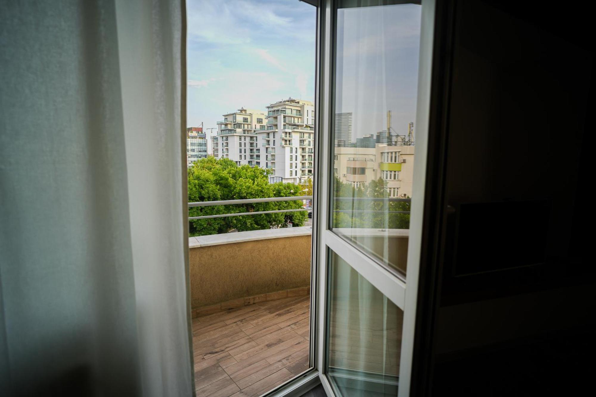 Penthouse With Huge Rooftop Terrace & City View 부쿠레슈티 외부 사진