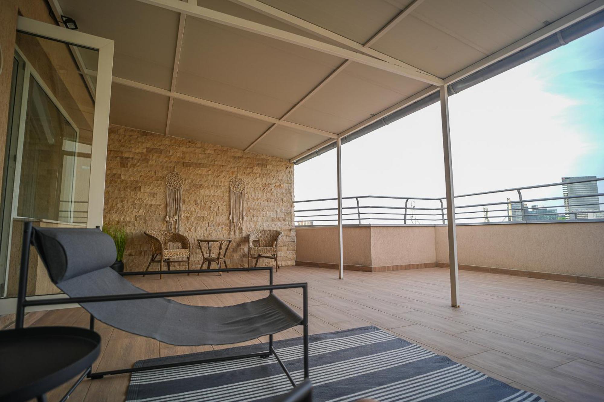 Penthouse With Huge Rooftop Terrace & City View 부쿠레슈티 외부 사진