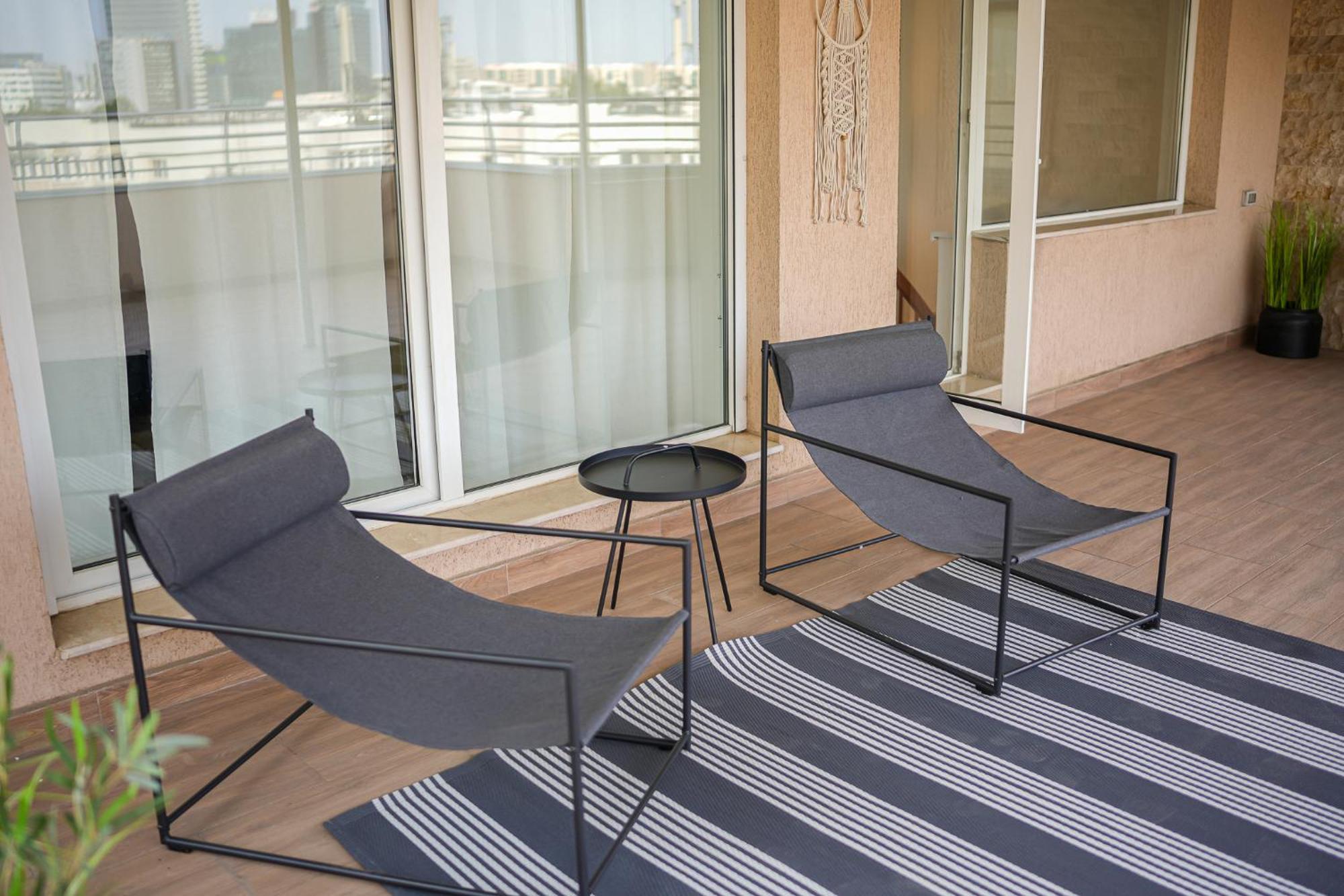 Penthouse With Huge Rooftop Terrace & City View 부쿠레슈티 외부 사진