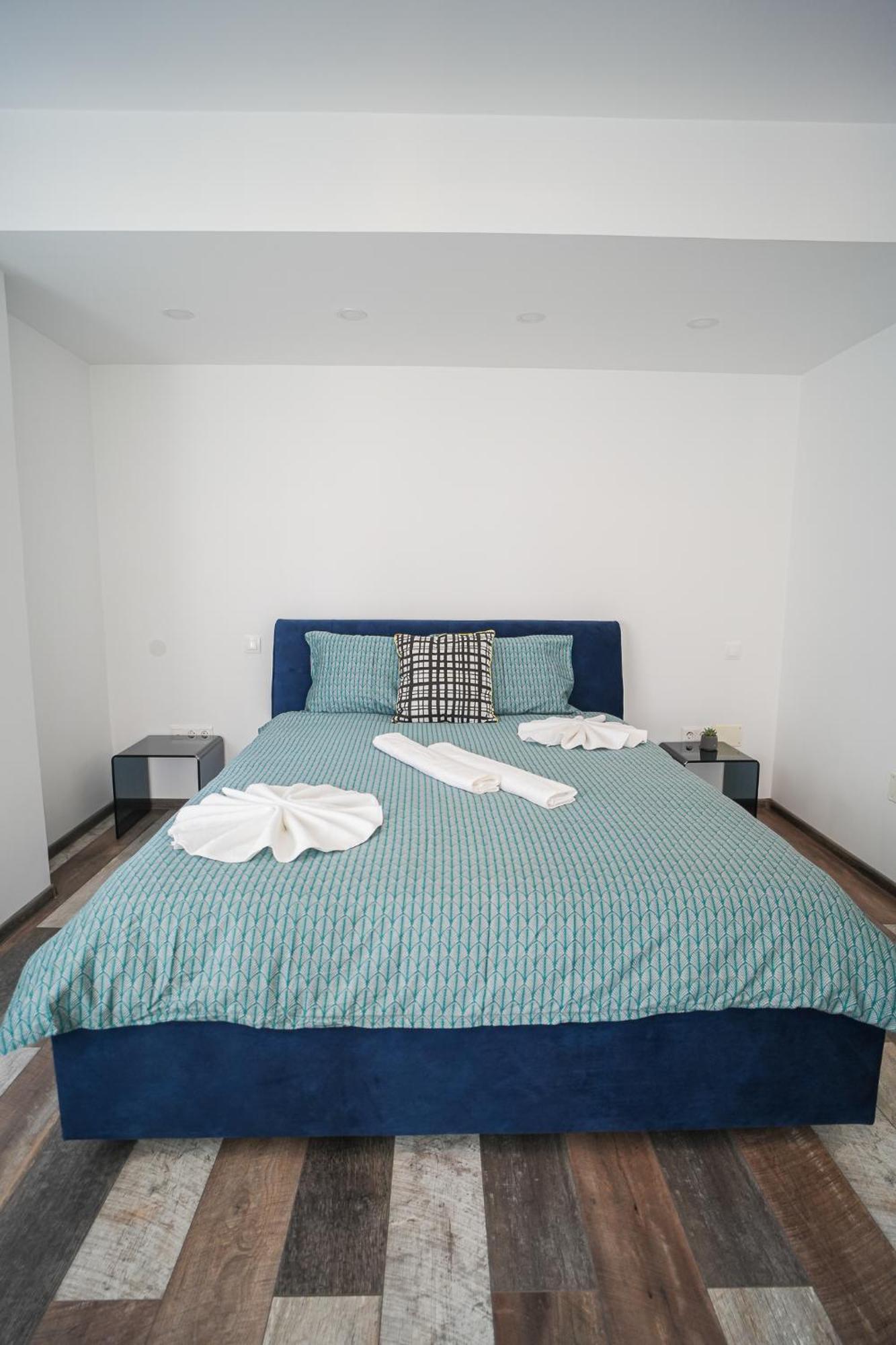 Penthouse With Huge Rooftop Terrace & City View 부쿠레슈티 외부 사진