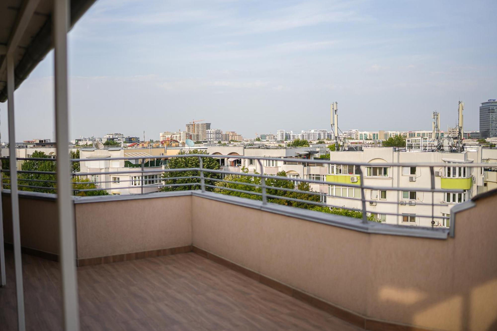 Penthouse With Huge Rooftop Terrace & City View 부쿠레슈티 외부 사진