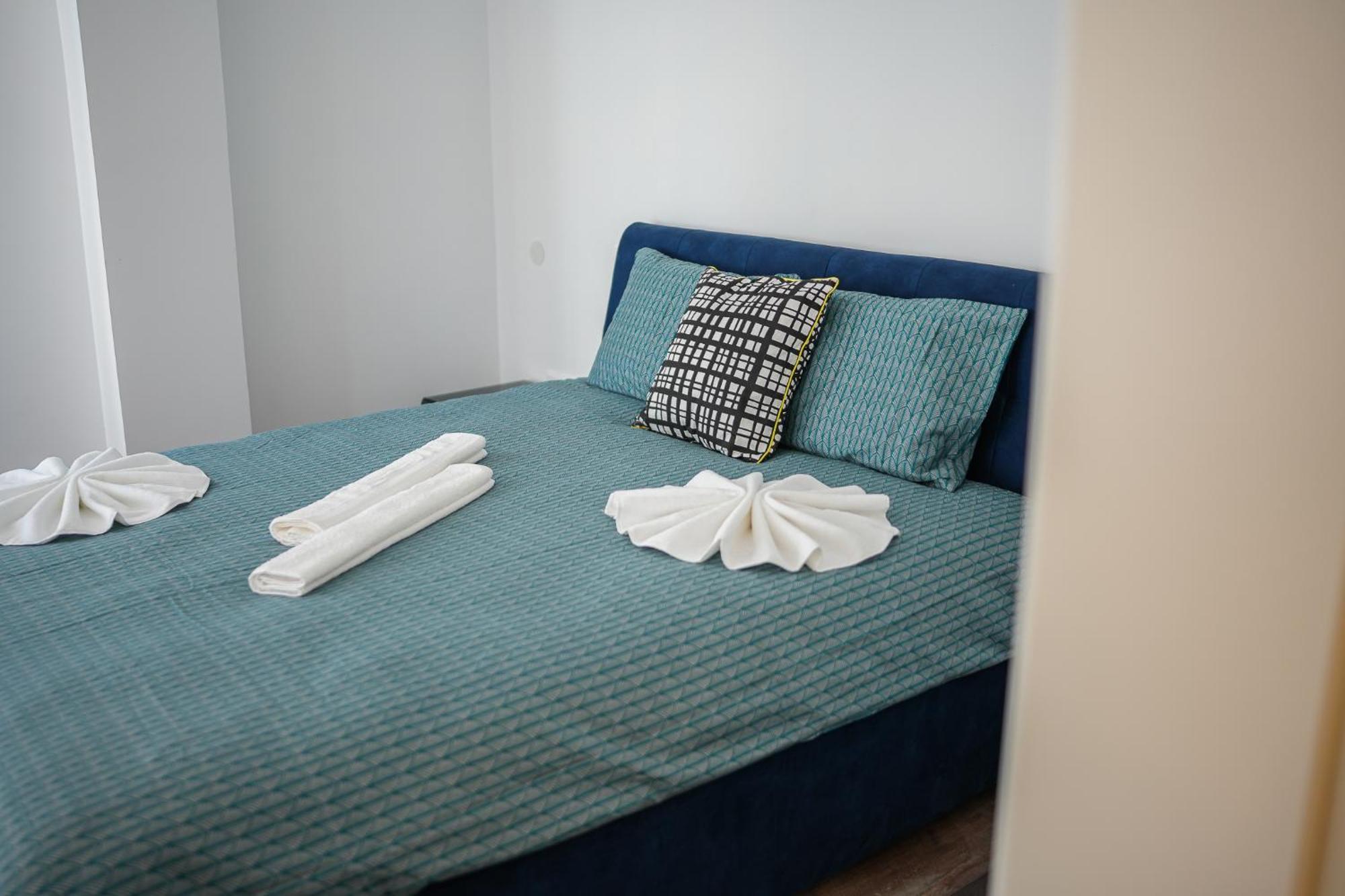 Penthouse With Huge Rooftop Terrace & City View 부쿠레슈티 외부 사진