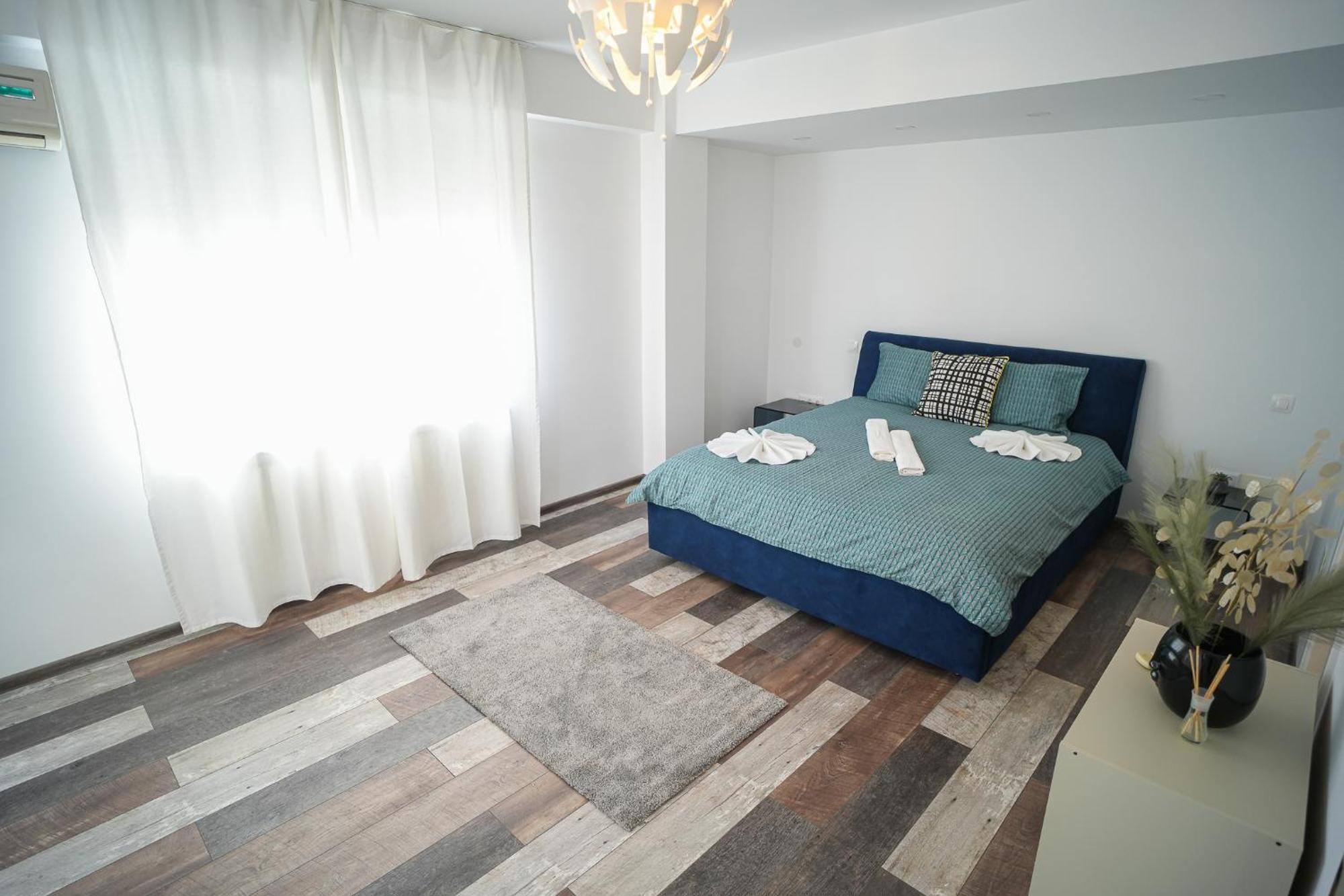 Penthouse With Huge Rooftop Terrace & City View 부쿠레슈티 외부 사진